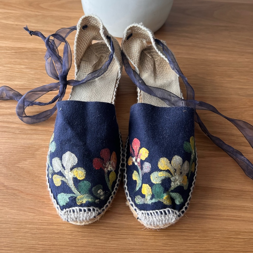 Women’s Wedge Espadrilles Hand painted in size 9.